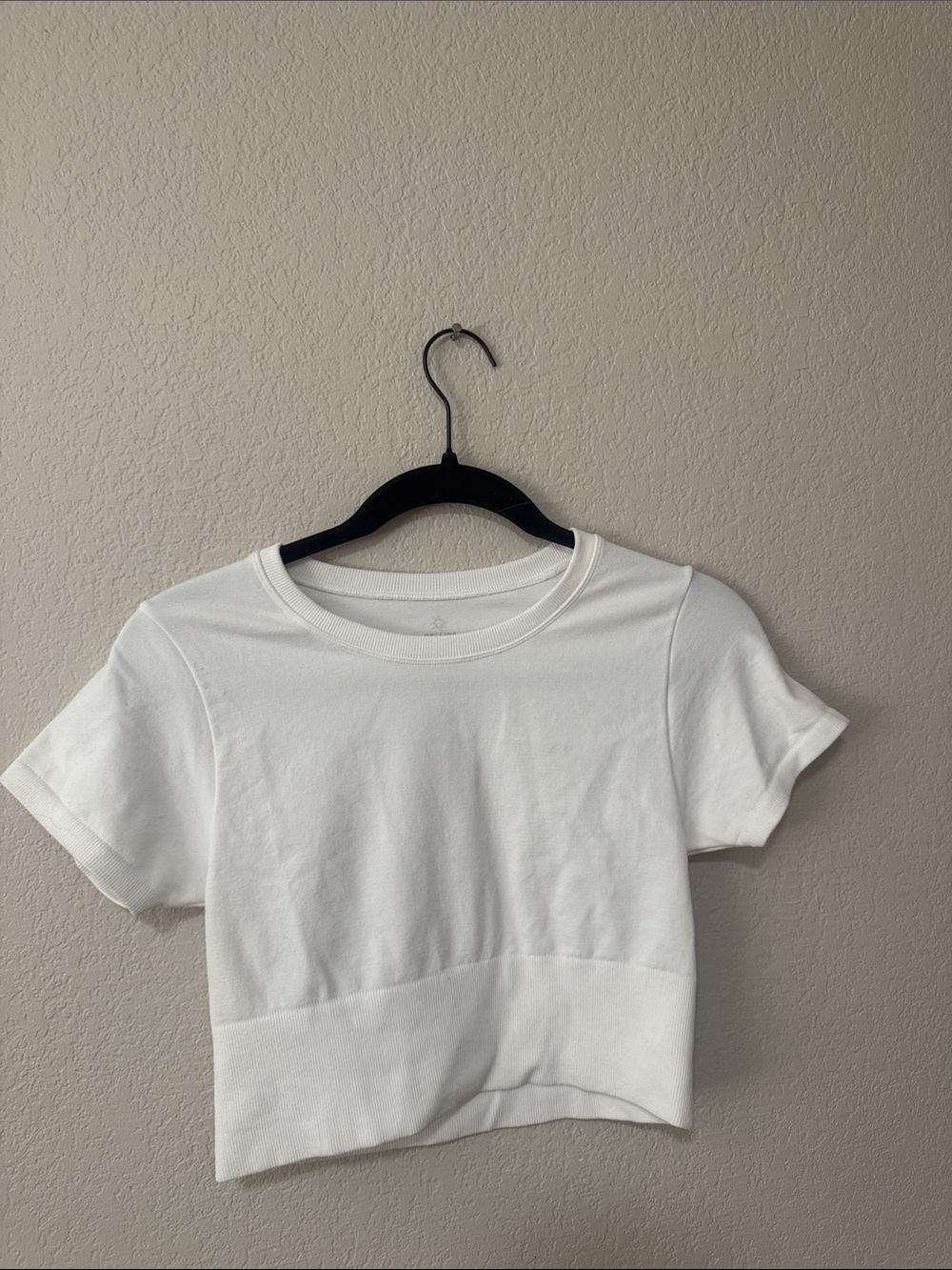 aerie White Crew Neck Cropped Tee